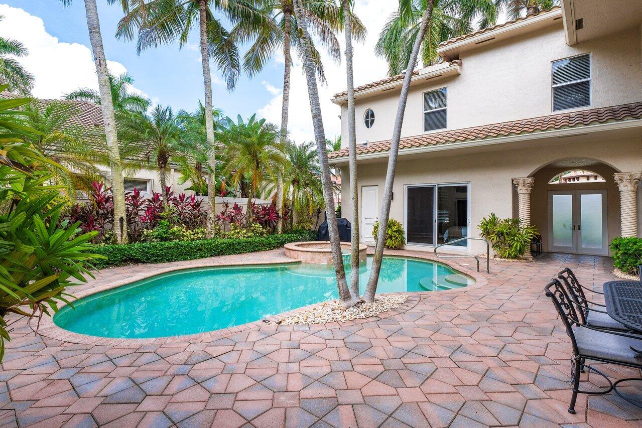 6902 Royal Orchid Circle