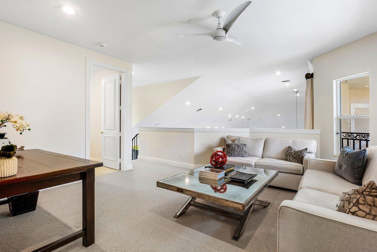 6902 Royal Orchid Circle