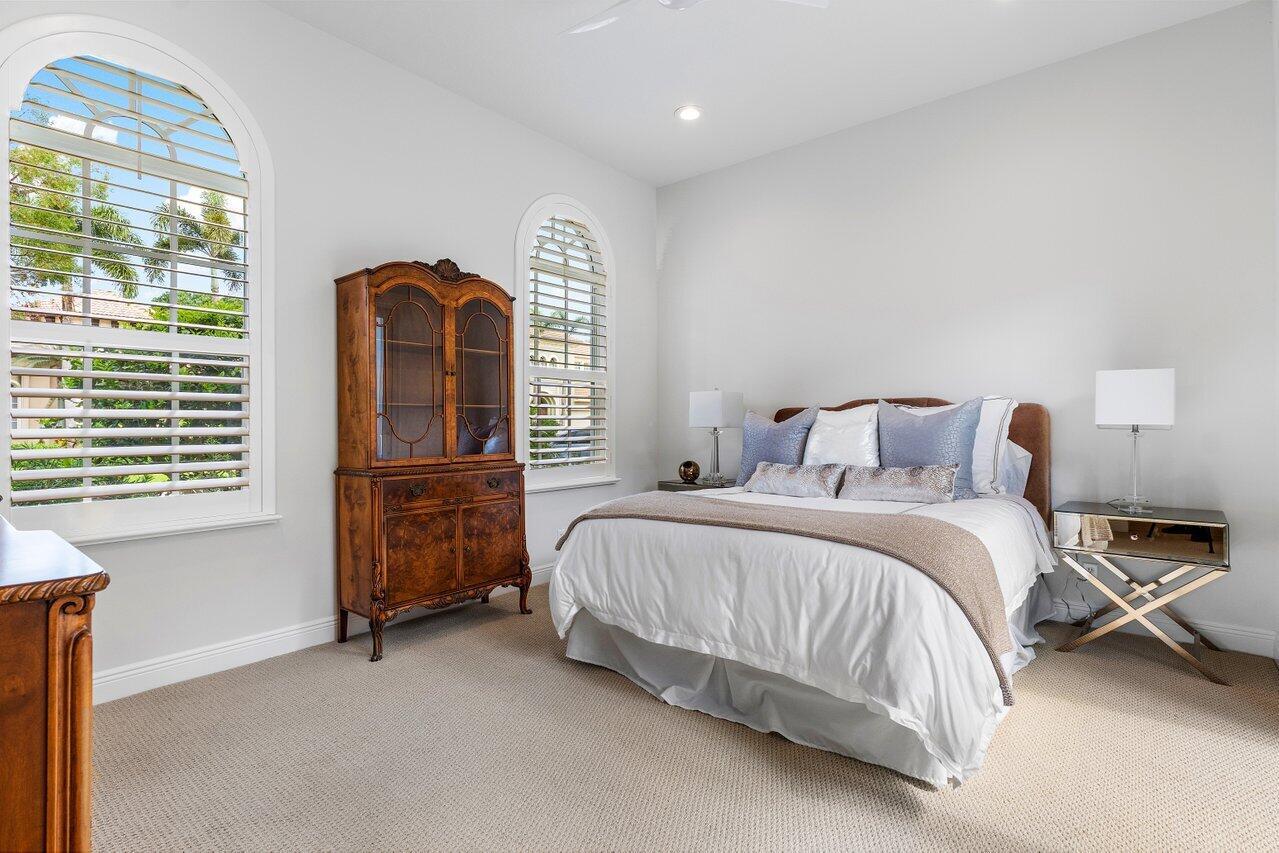 6902 Royal Orchid Circle