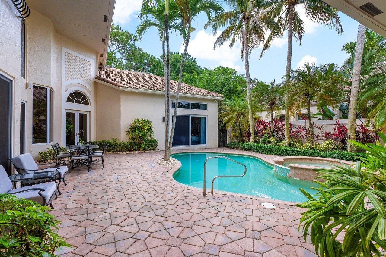 6902 Royal Orchid Circle