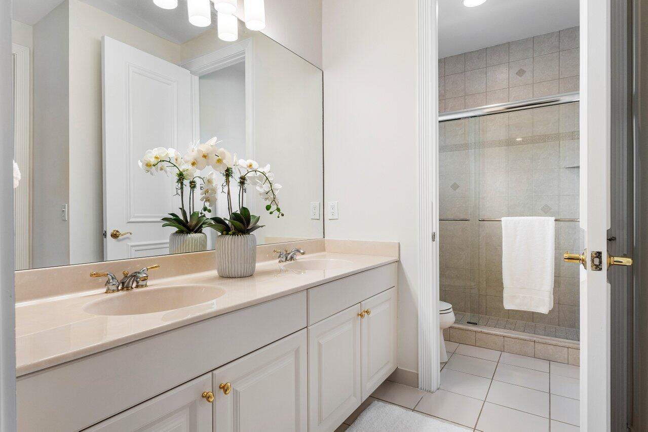 6902 Royal Orchid Circle