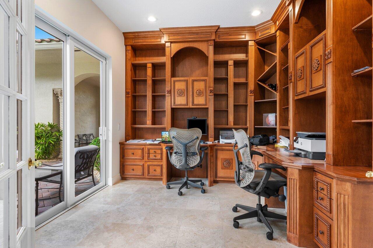 6902 Royal Orchid Circle