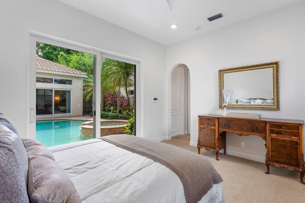 6902 Royal Orchid Circle