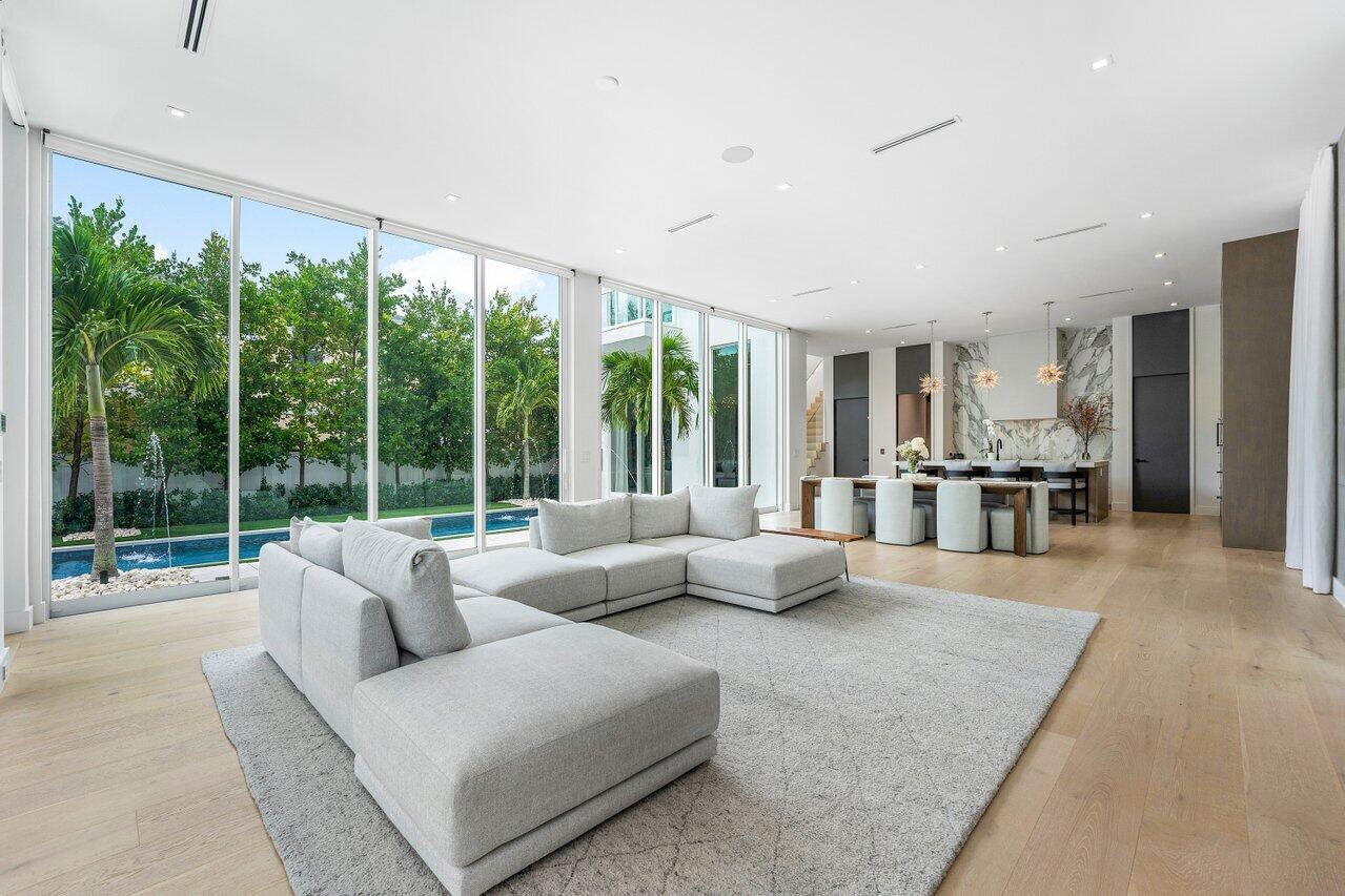 132 NE 7th Avenue