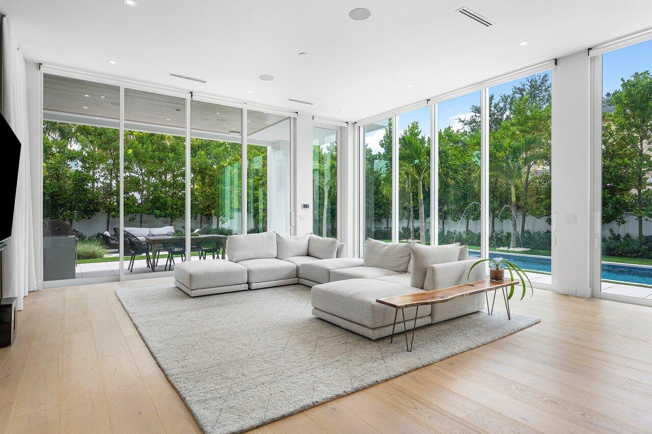 132 NE 7th Avenue
