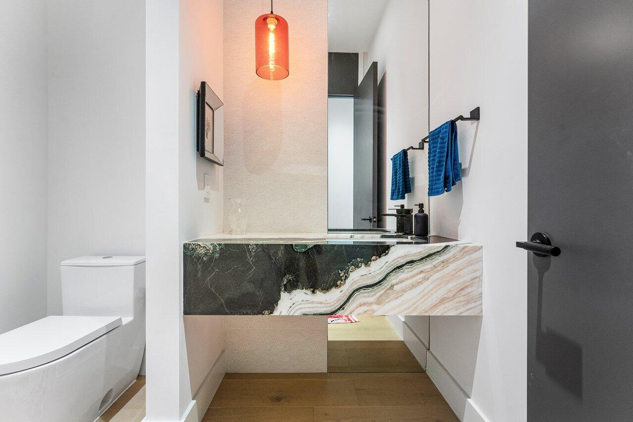 132 NE 7th Avenue