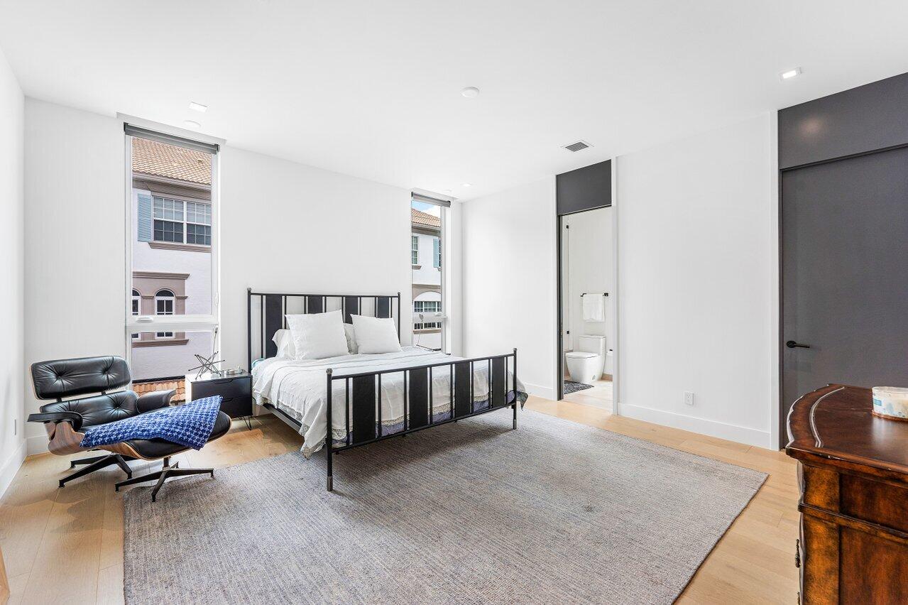 132 NE 7th Avenue