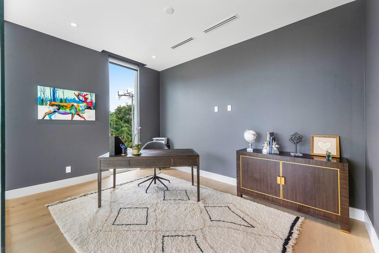 132 NE 7th Avenue