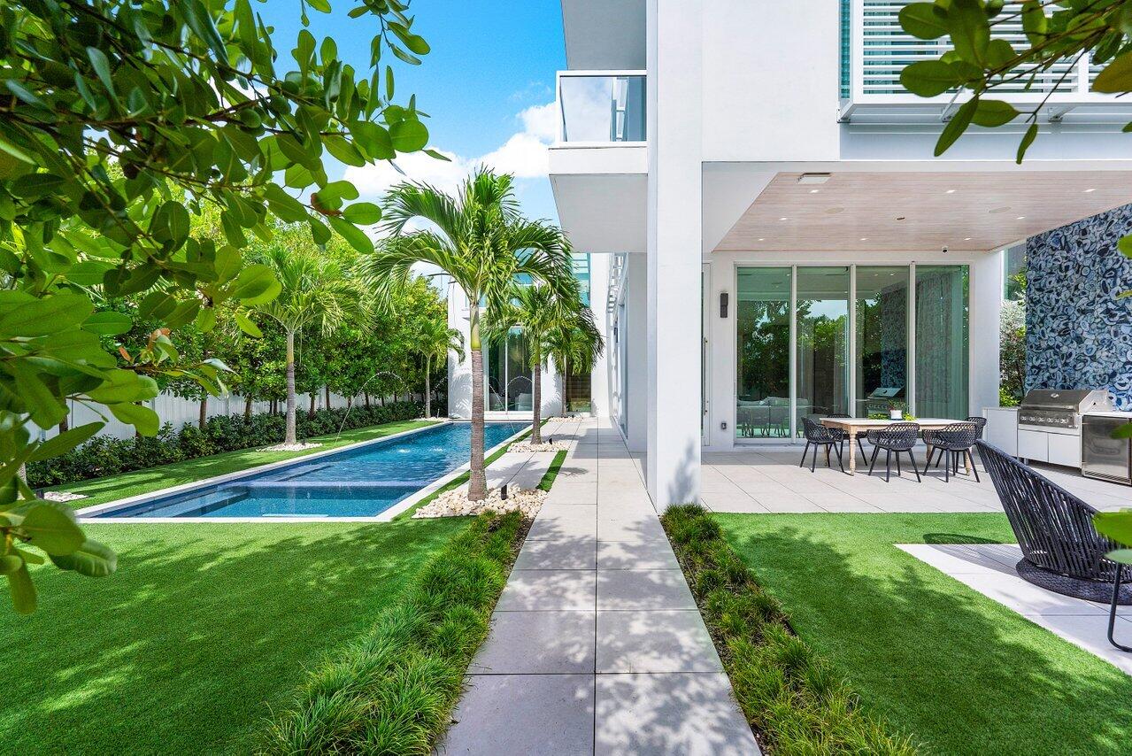 132 NE 7th Avenue