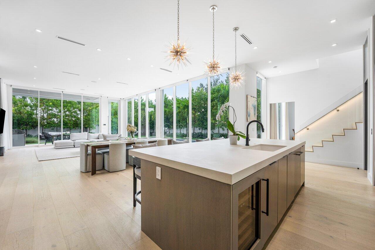 132 NE 7th Avenue