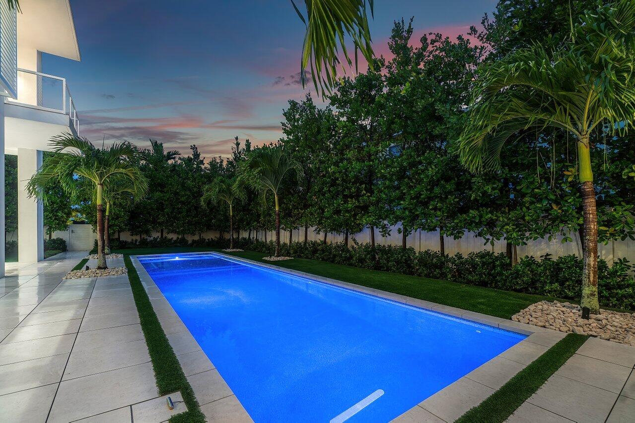 132 NE 7th Avenue