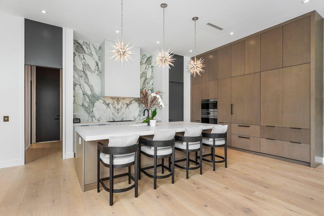 132 NE 7th Avenue