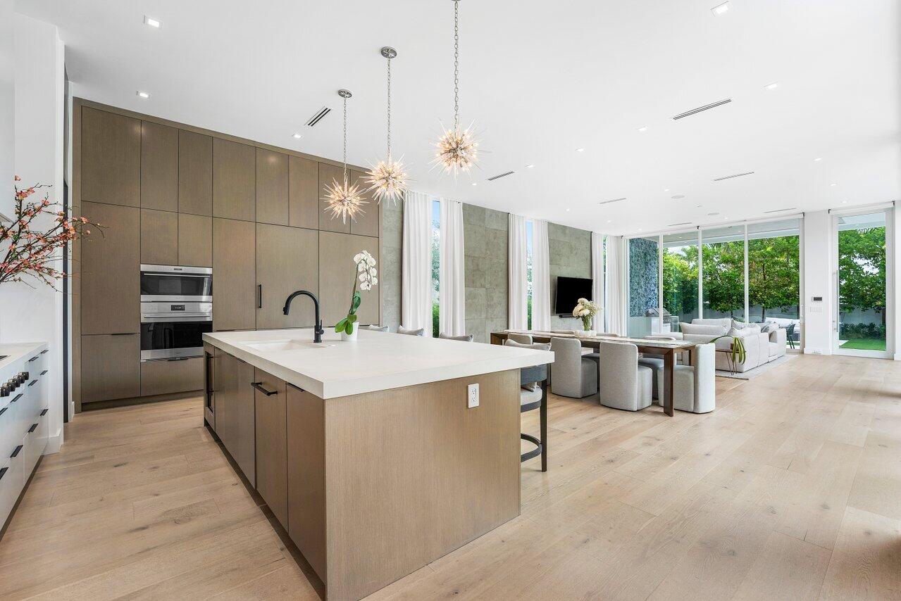 132 NE 7th Avenue