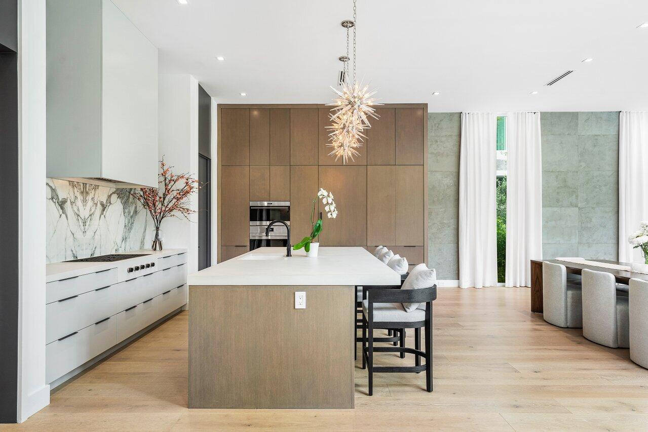 132 NE 7th Avenue