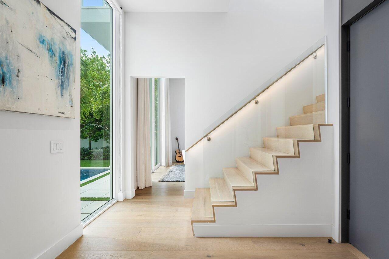 132 NE 7th Avenue