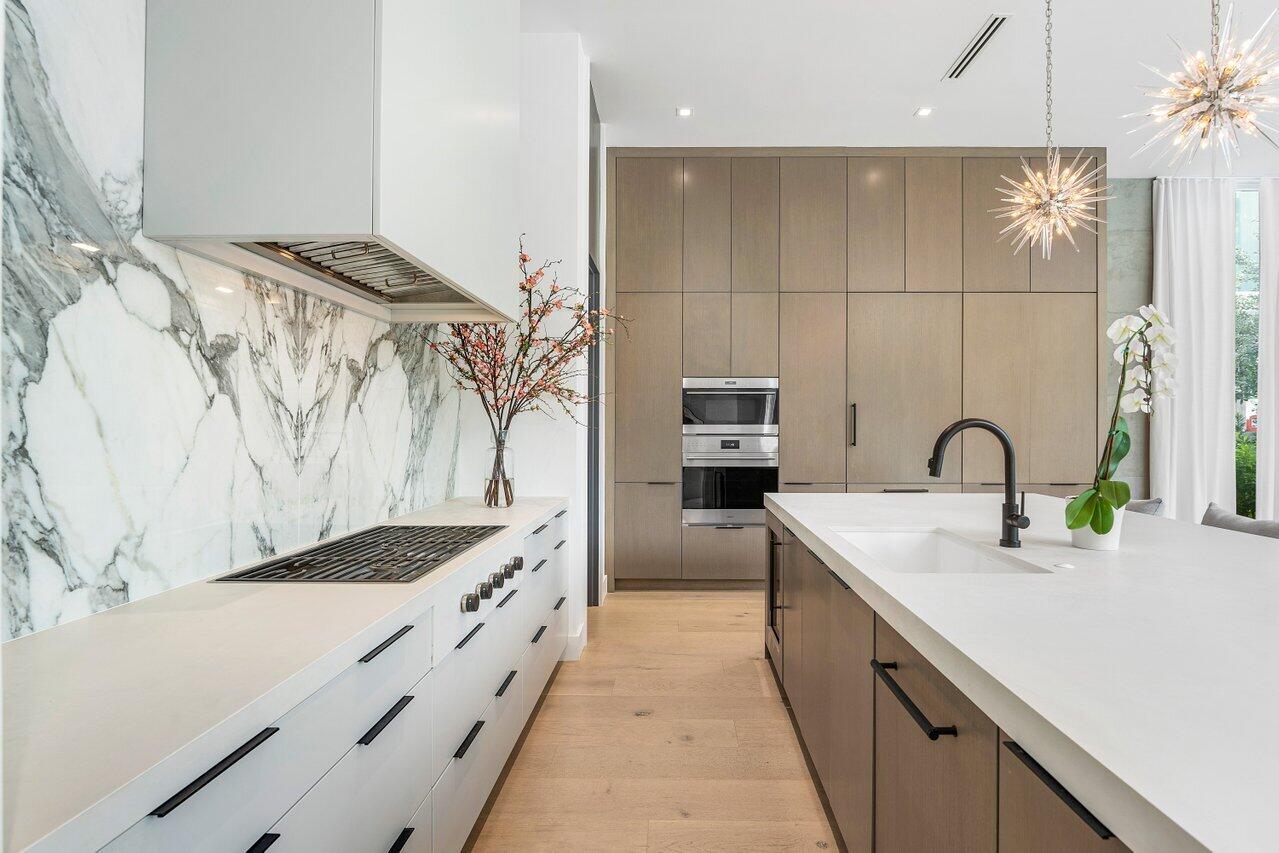 132 NE 7th Avenue