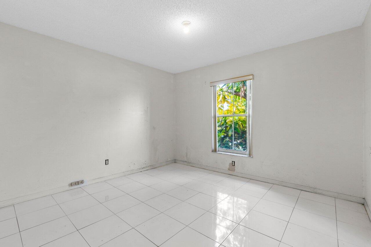 4276 Manor Forest Way