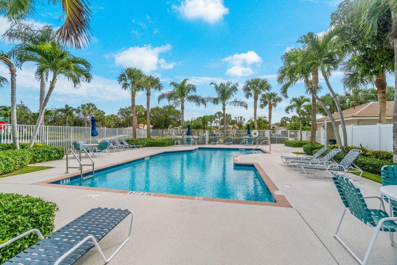 4276 Manor Forest Way