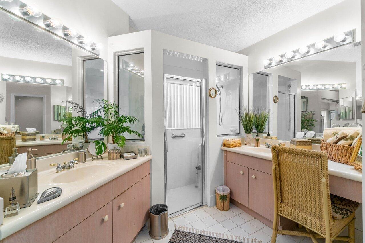 4276 Manor Forest Way