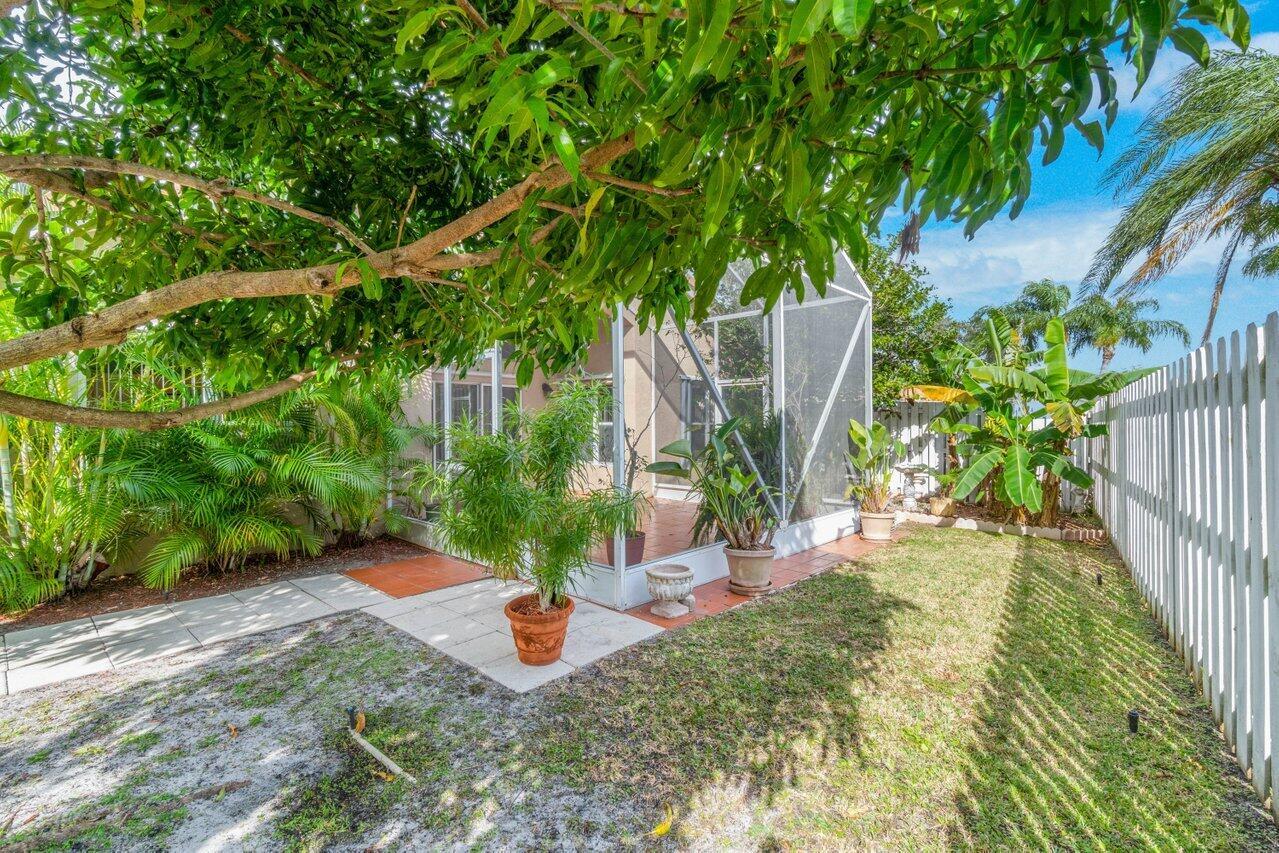 4276 Manor Forest Way