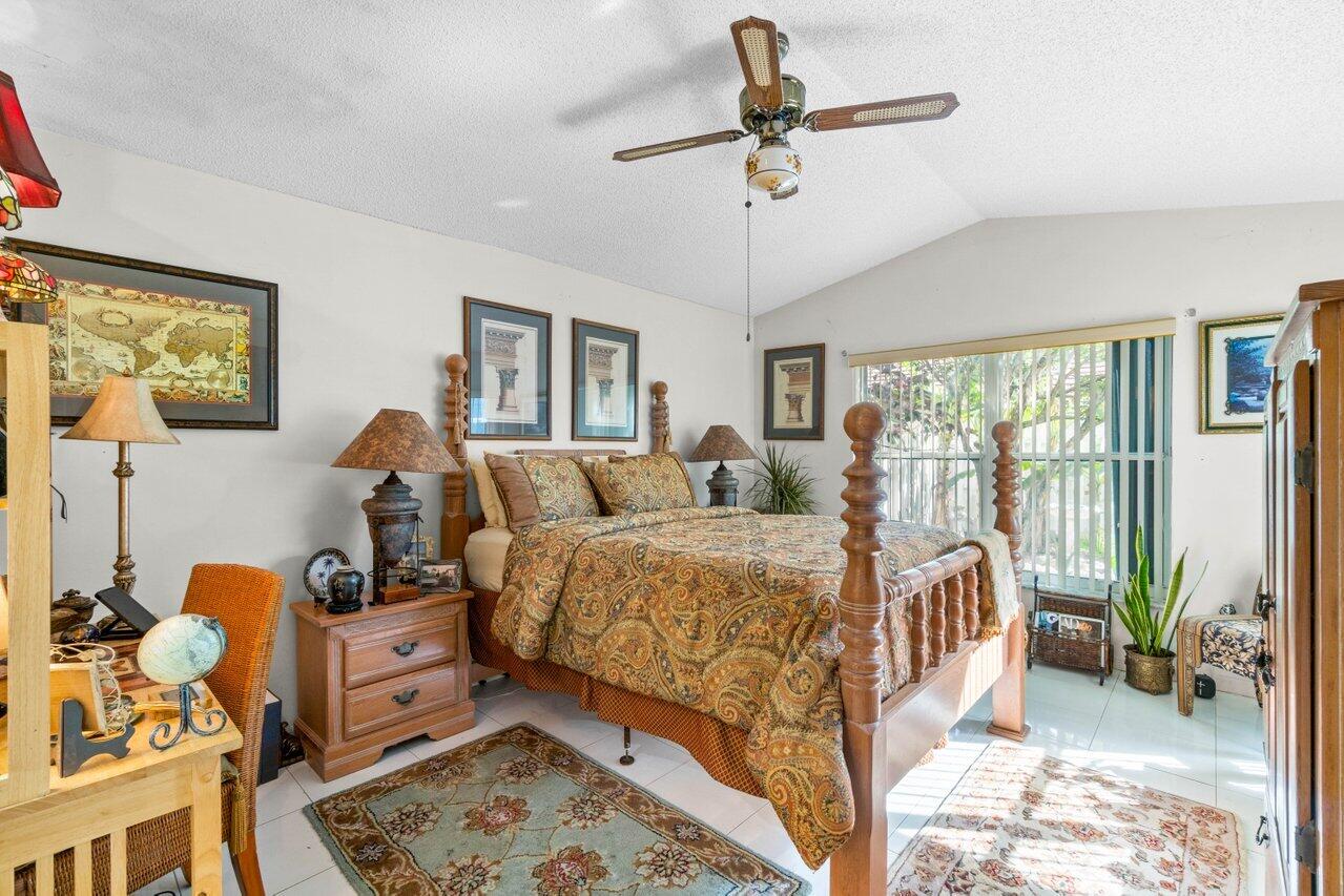 4276 Manor Forest Way