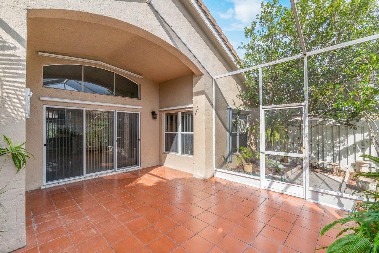 4276 Manor Forest Way