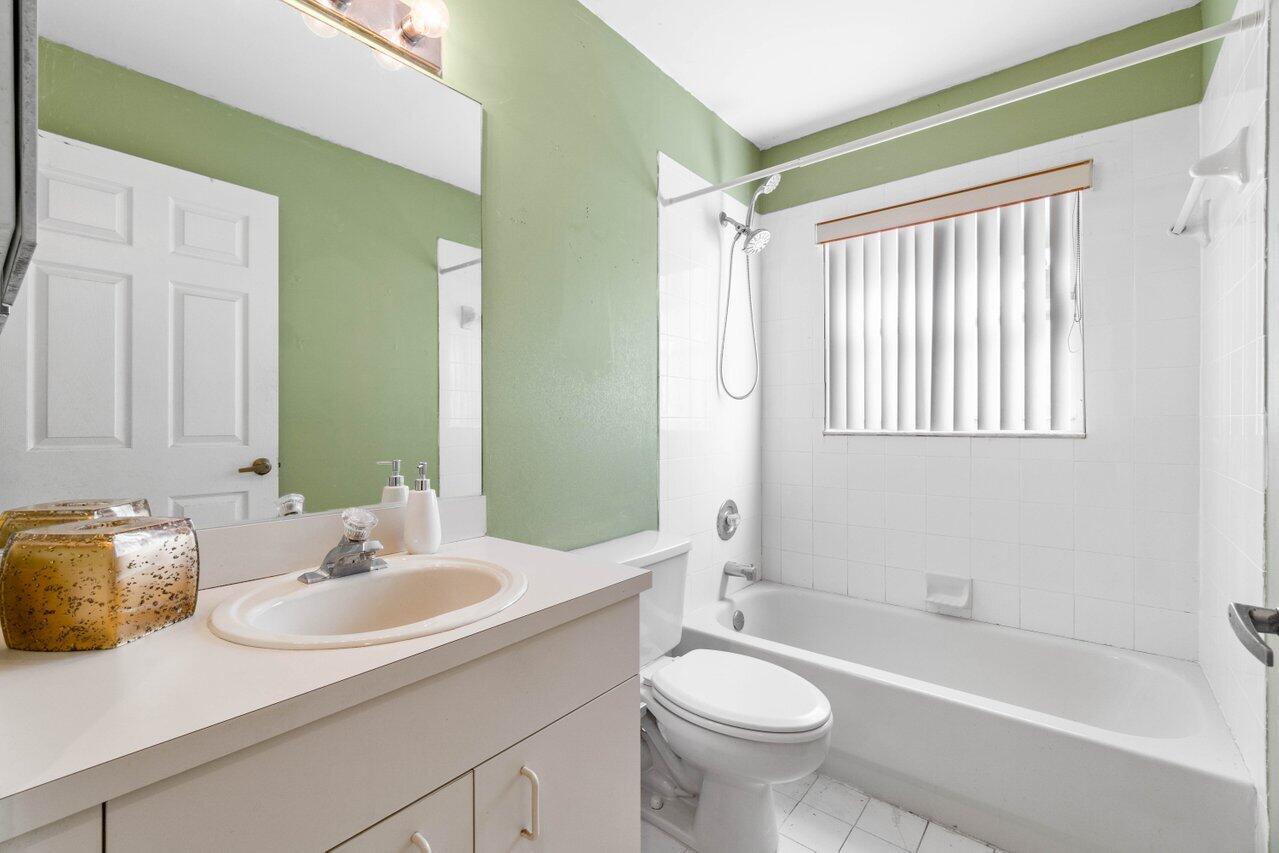 4276 Manor Forest Way