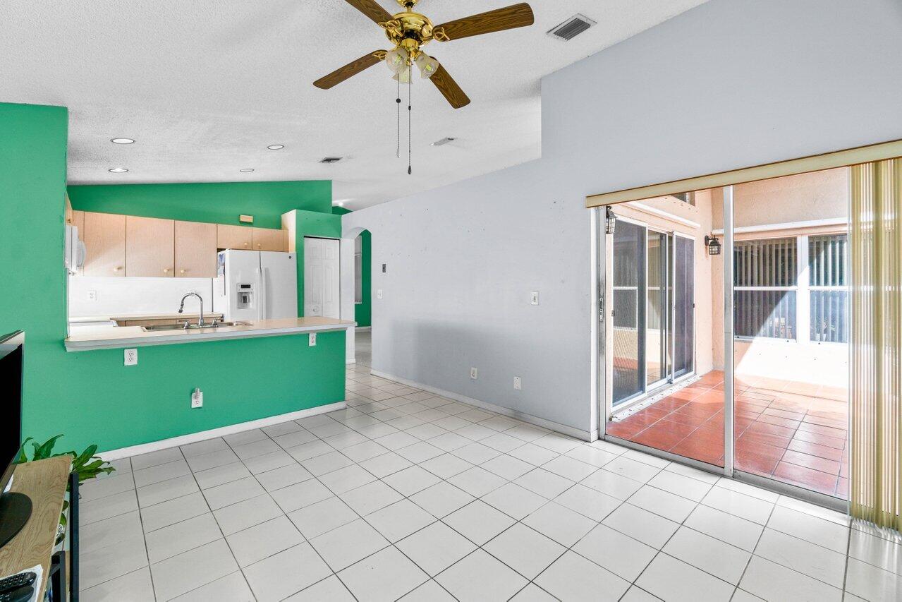 4276 Manor Forest Way