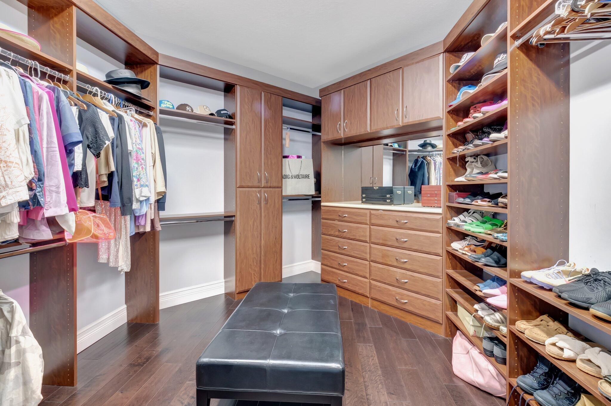 8301 Hawks Gully Avenue