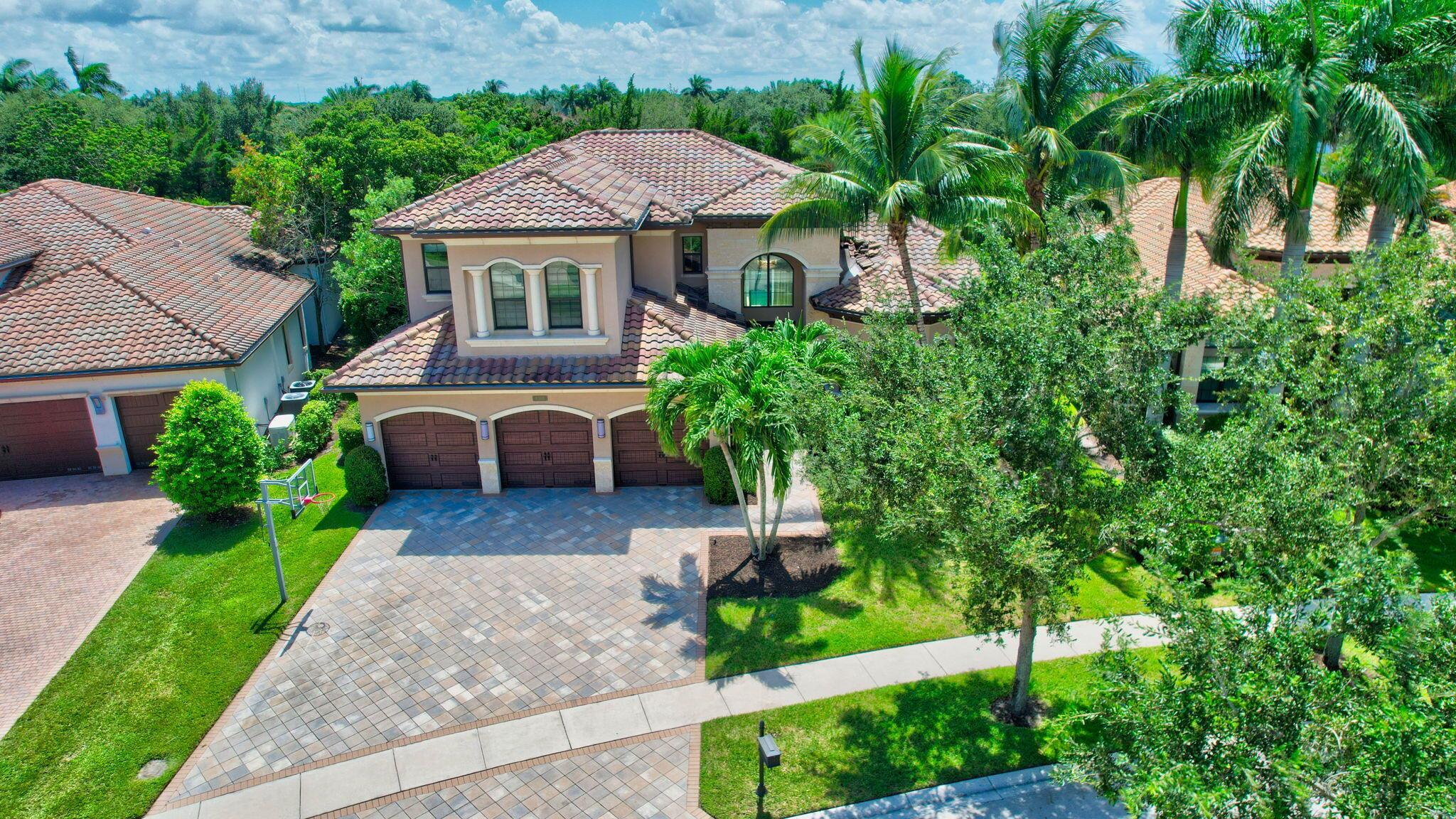 8301 Hawks Gully Avenue