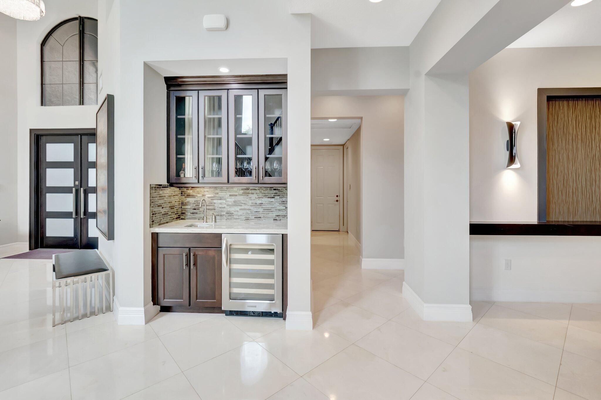 8301 Hawks Gully Avenue