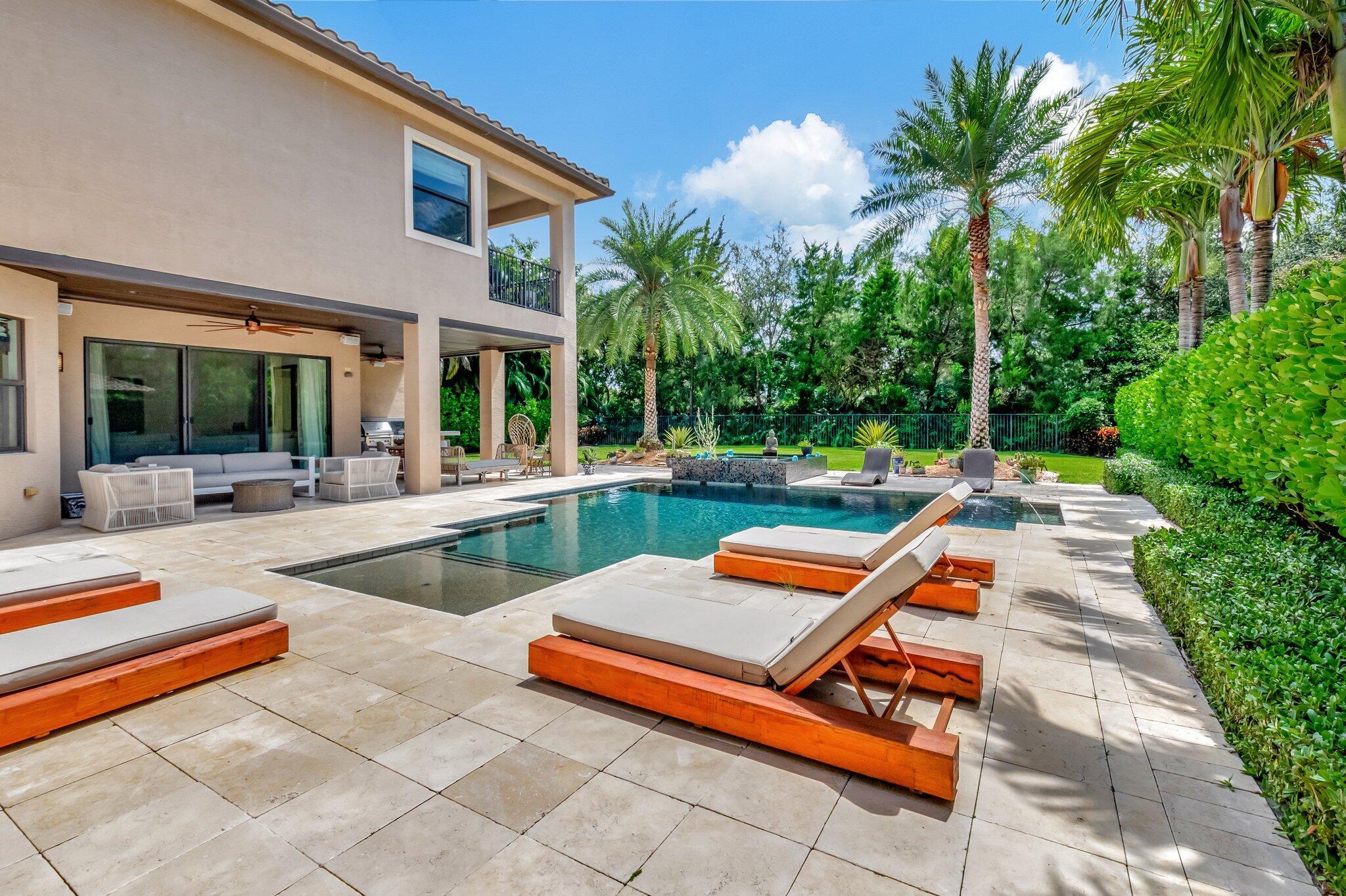 8301 Hawks Gully Avenue