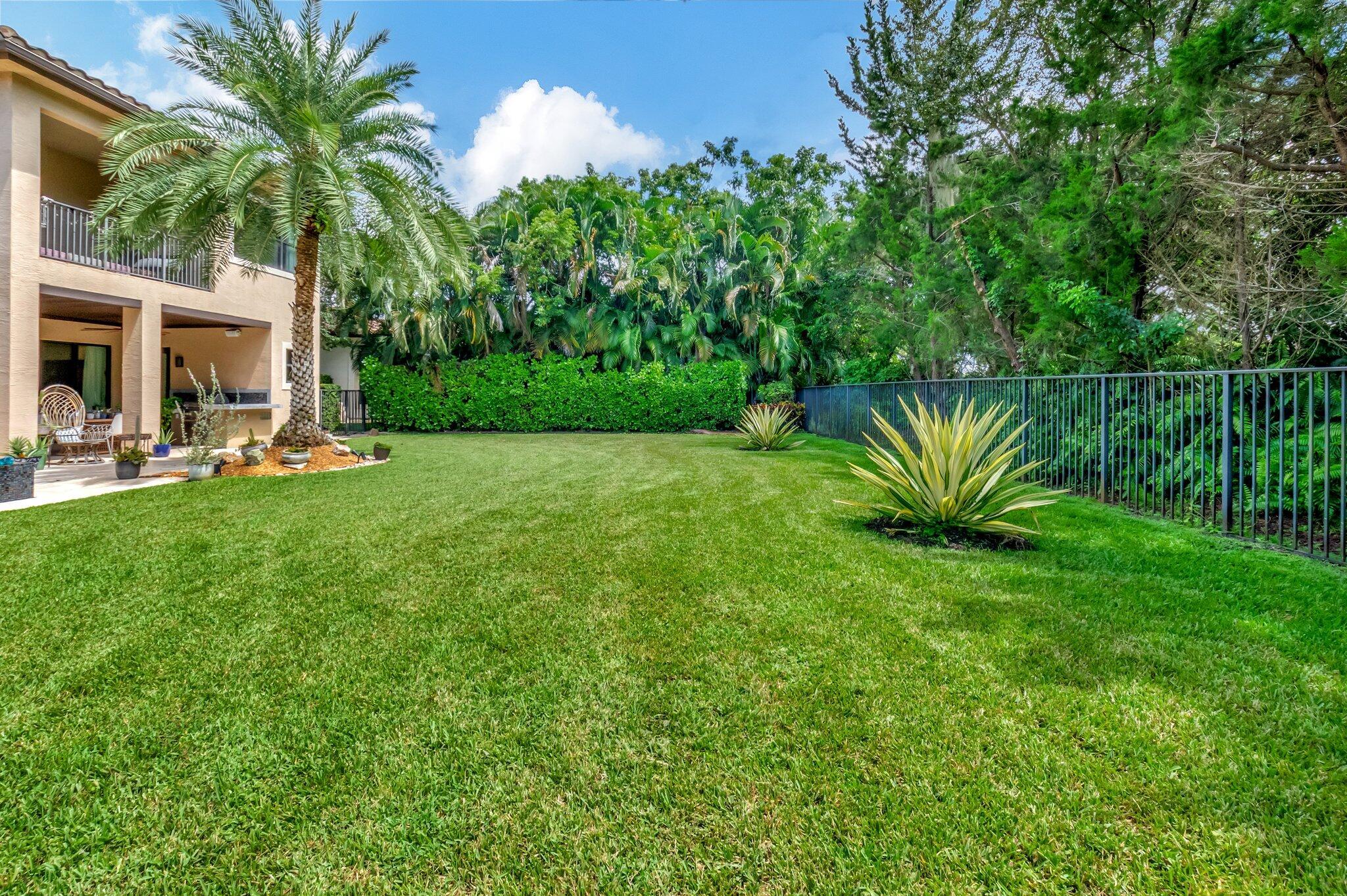 8301 Hawks Gully Avenue