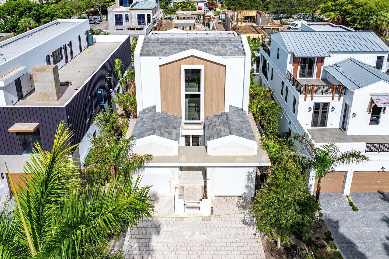 812 Palm Trail
