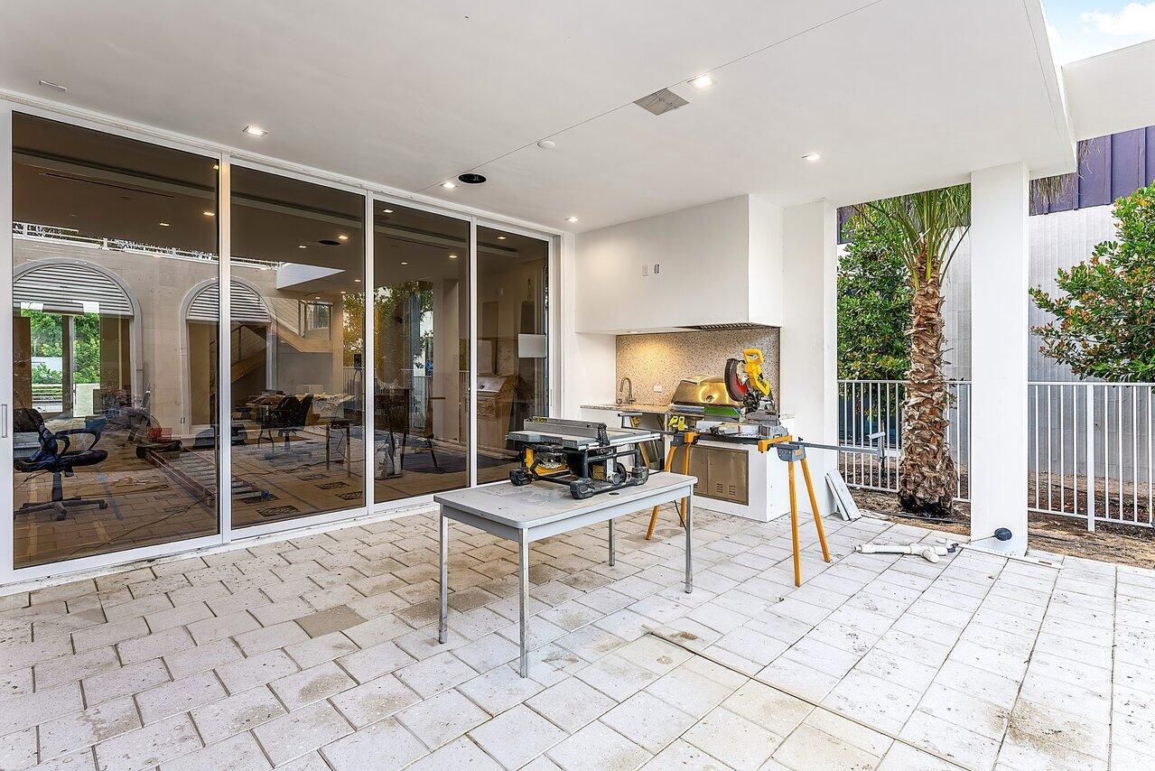 812 Palm Trail