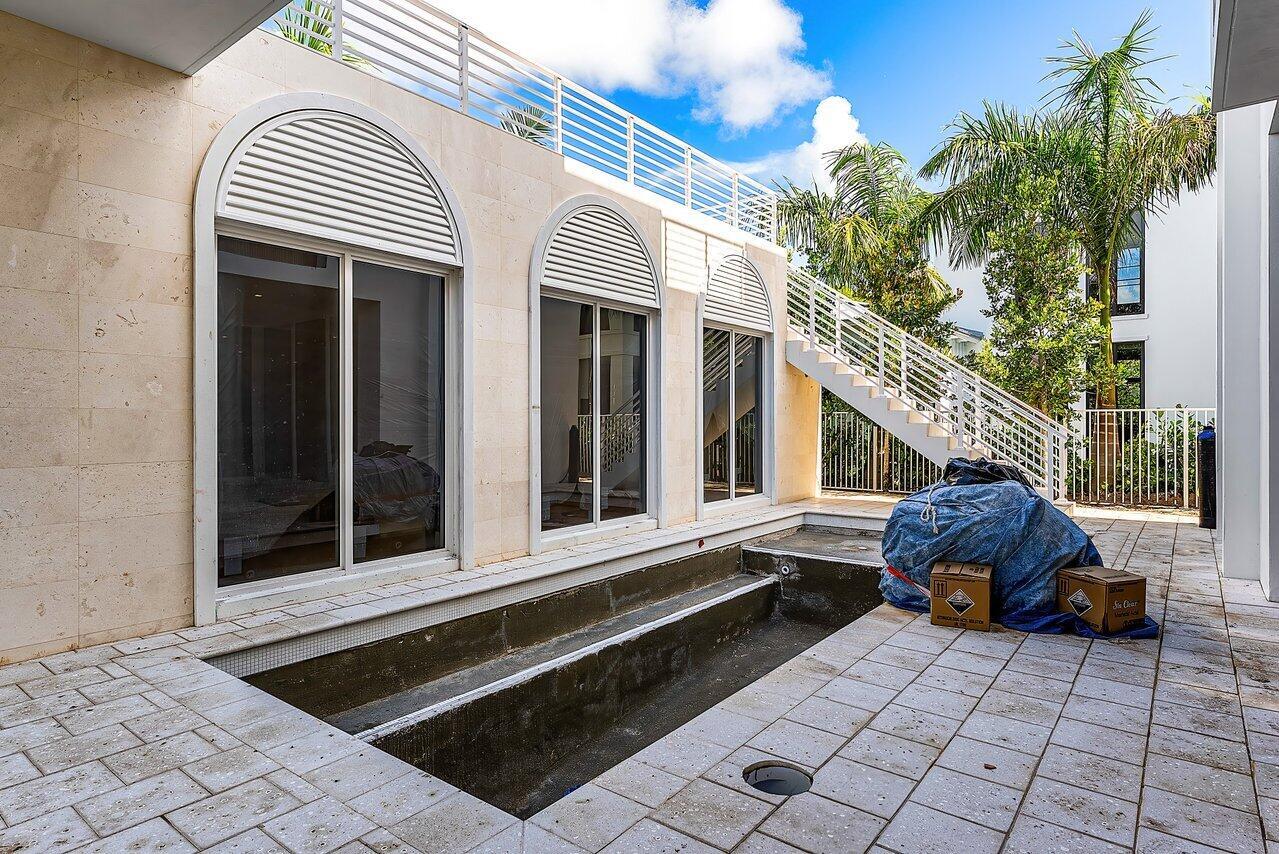 812 Palm Trail