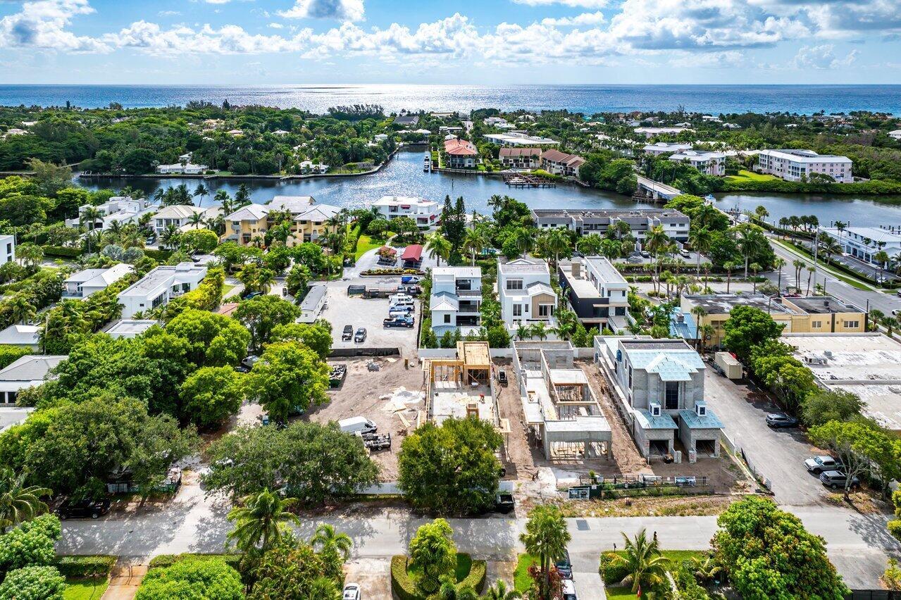 812 Palm Trail