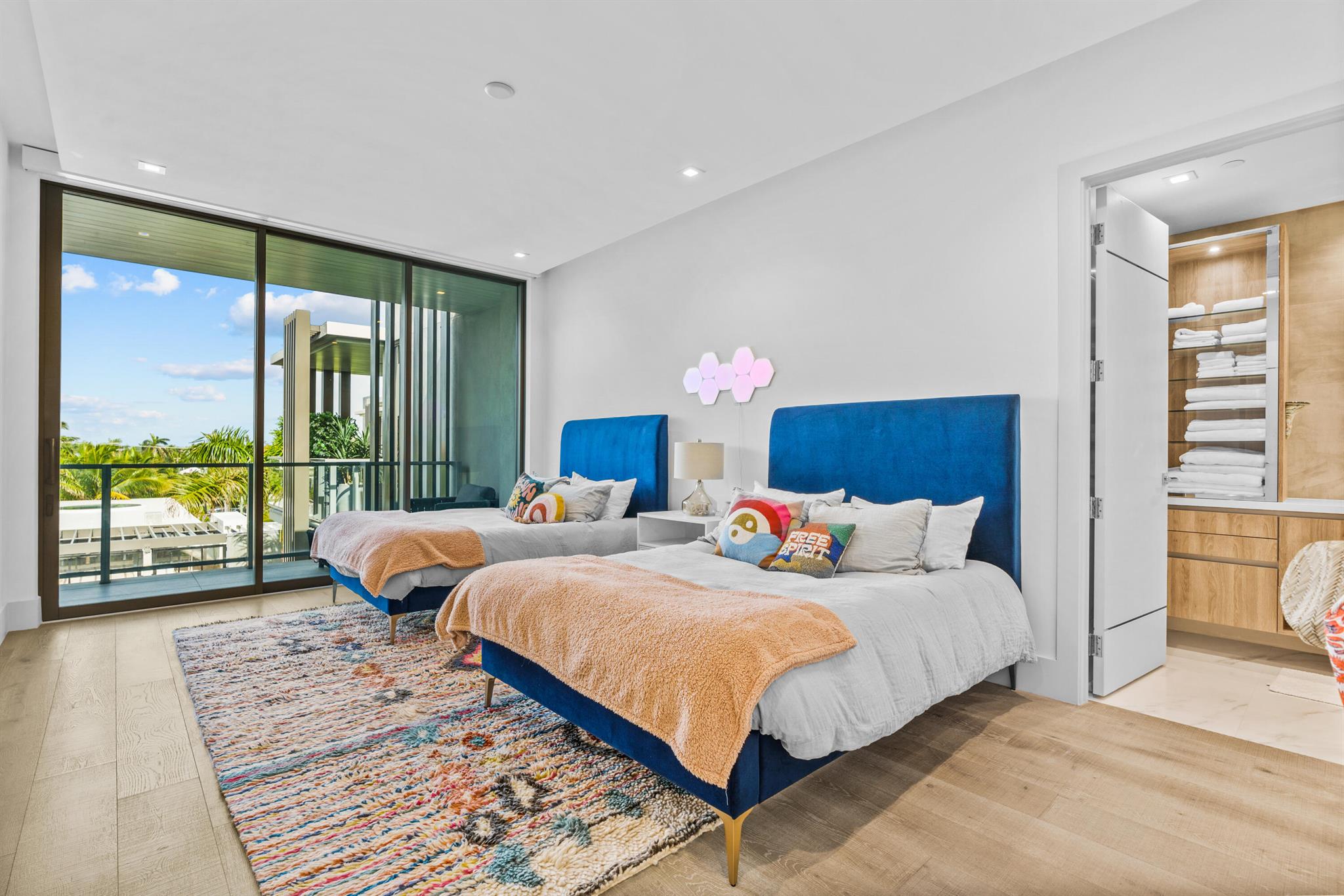 1901 S Ocean Boulevard 19