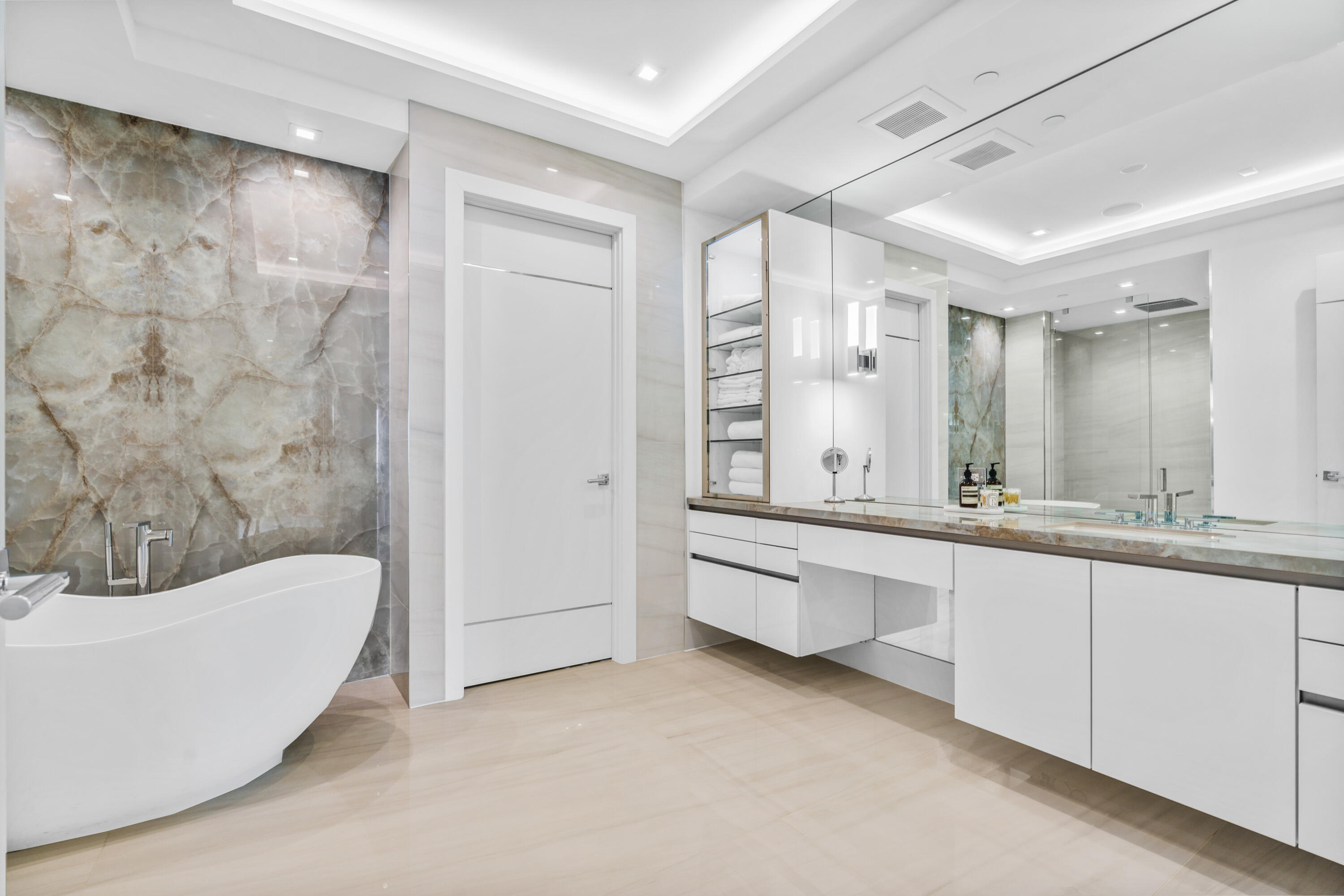 1901 S Ocean Boulevard 19