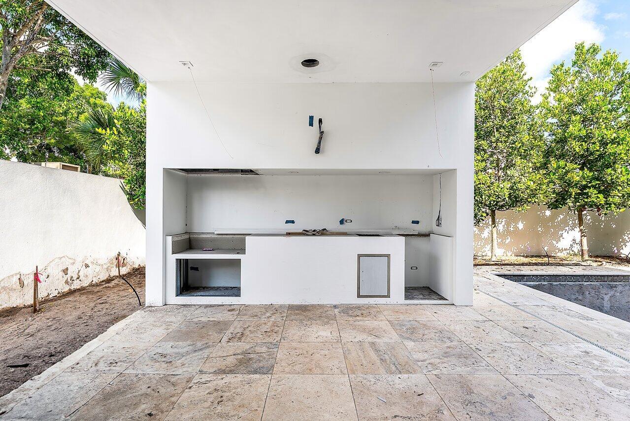 810 Palm Trail