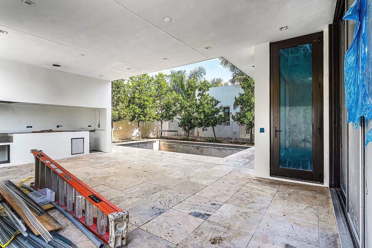 810 Palm Trail