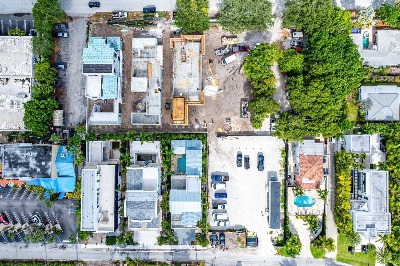 810 Palm Trail