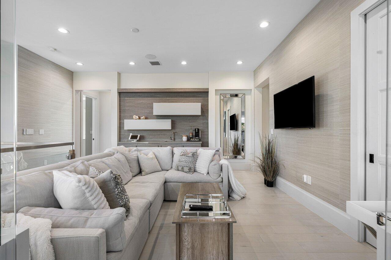 924 Evergreen Dr.