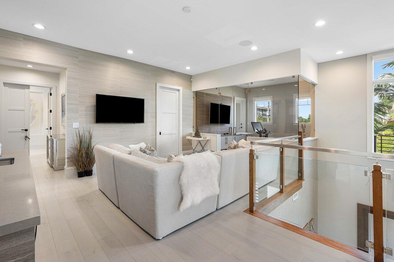 924 Evergreen Dr.