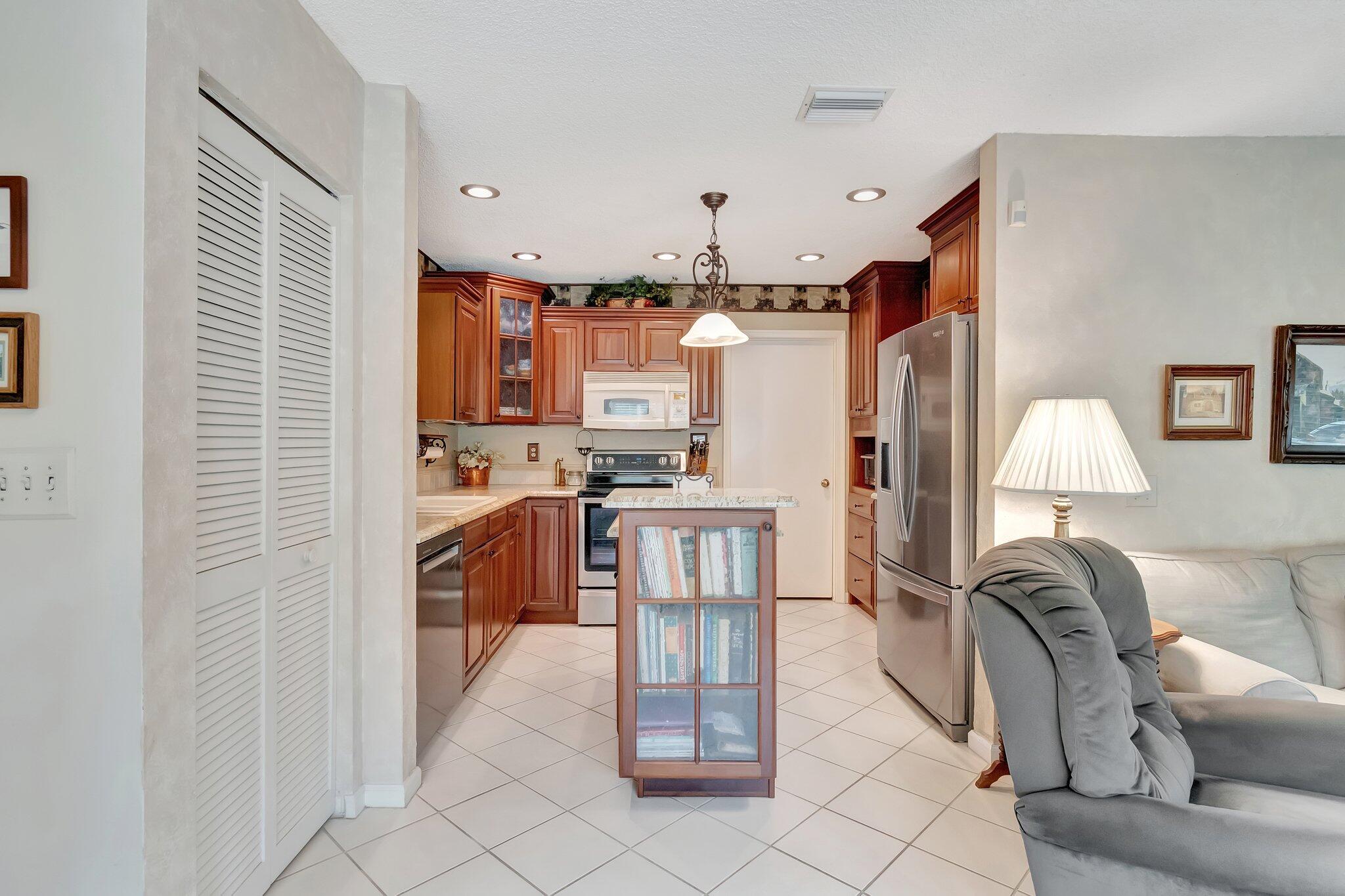 6393 Lansdowne Circle
