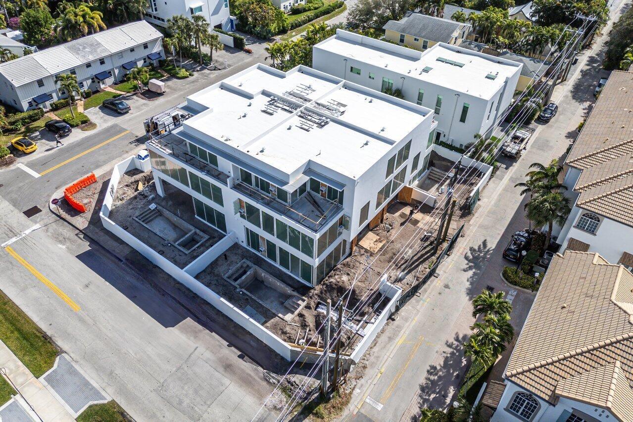 136 NE 7th Avenue