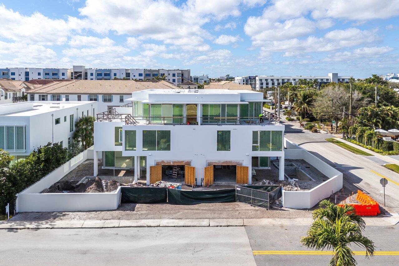 136 NE 7th Avenue