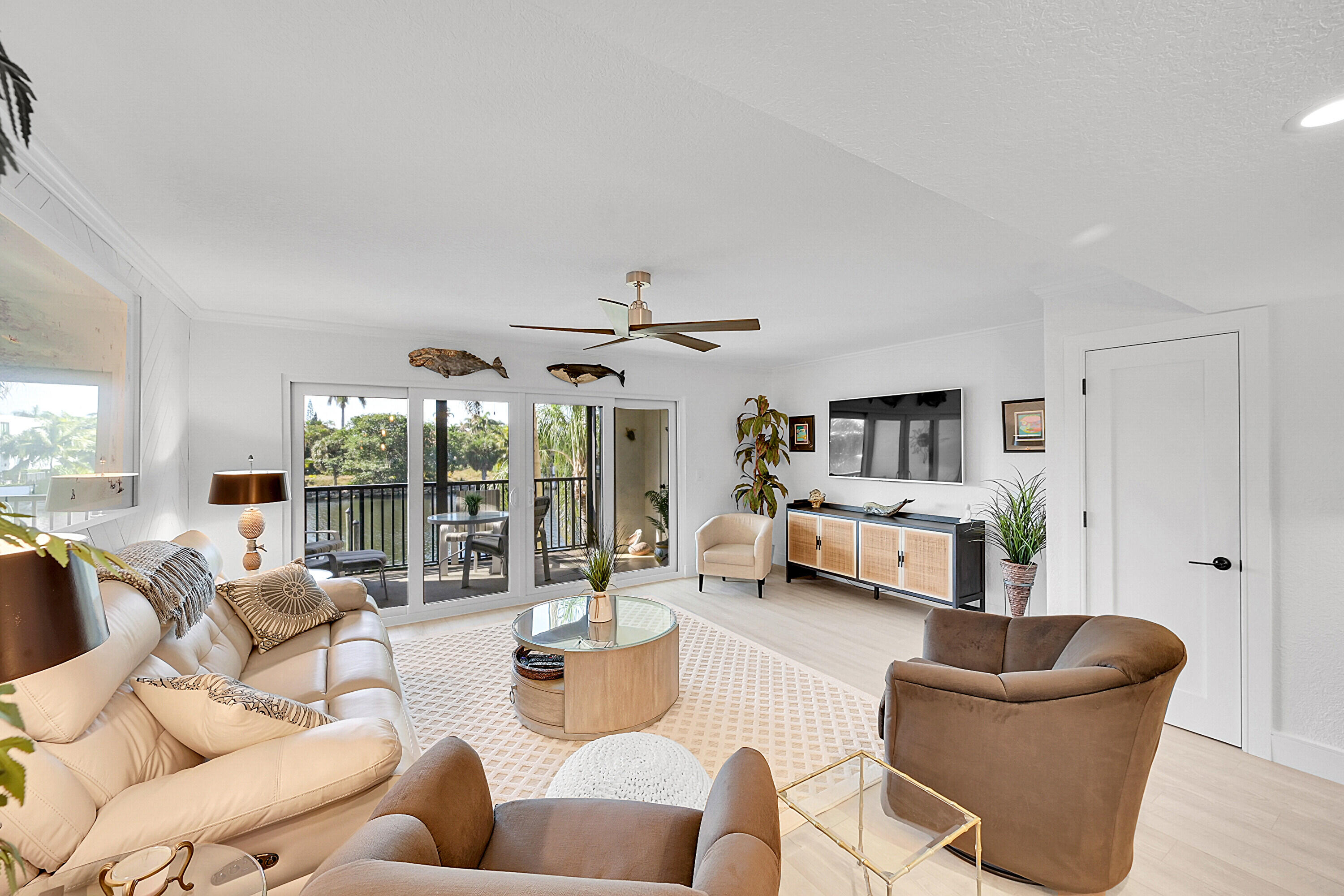 240 Captains Walk 517