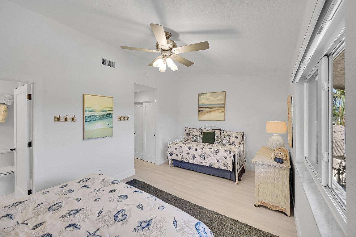 240 Captains Walk 517