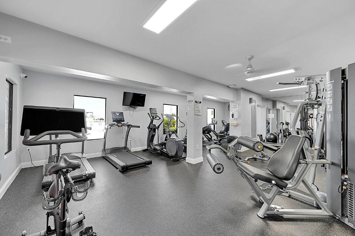 240 Captains Walk 517